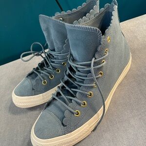 Converse / Frilly Thrills Suede